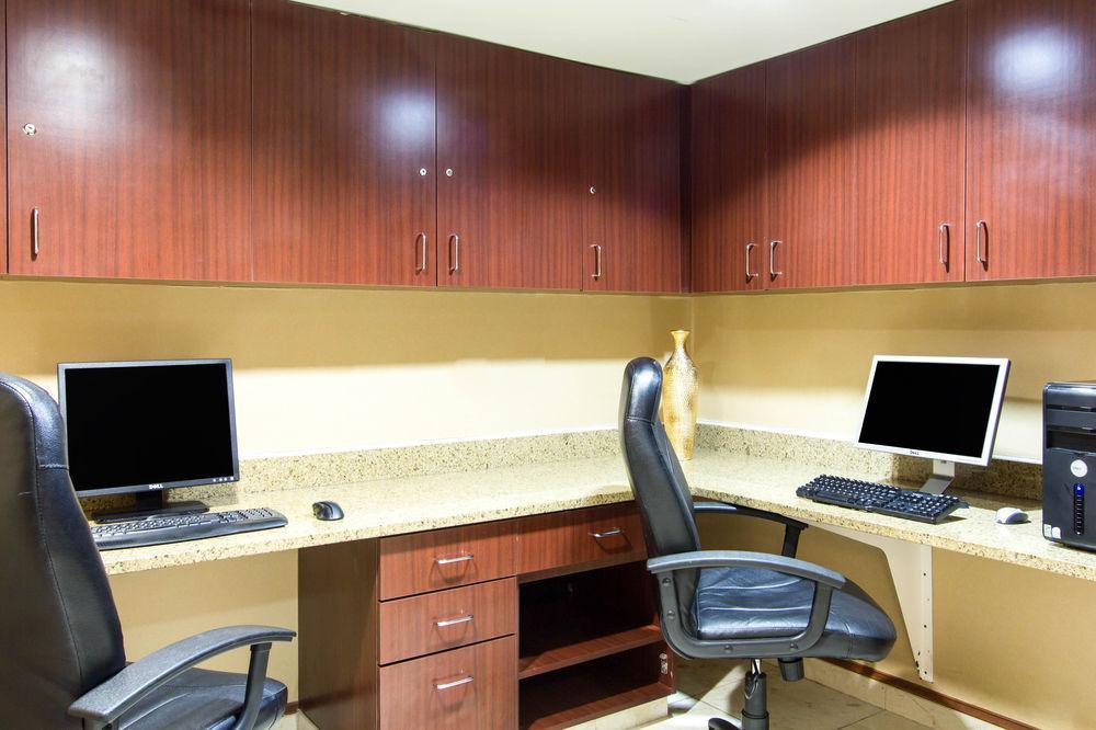 Comfort & Airport Convention Center Hotel 3*