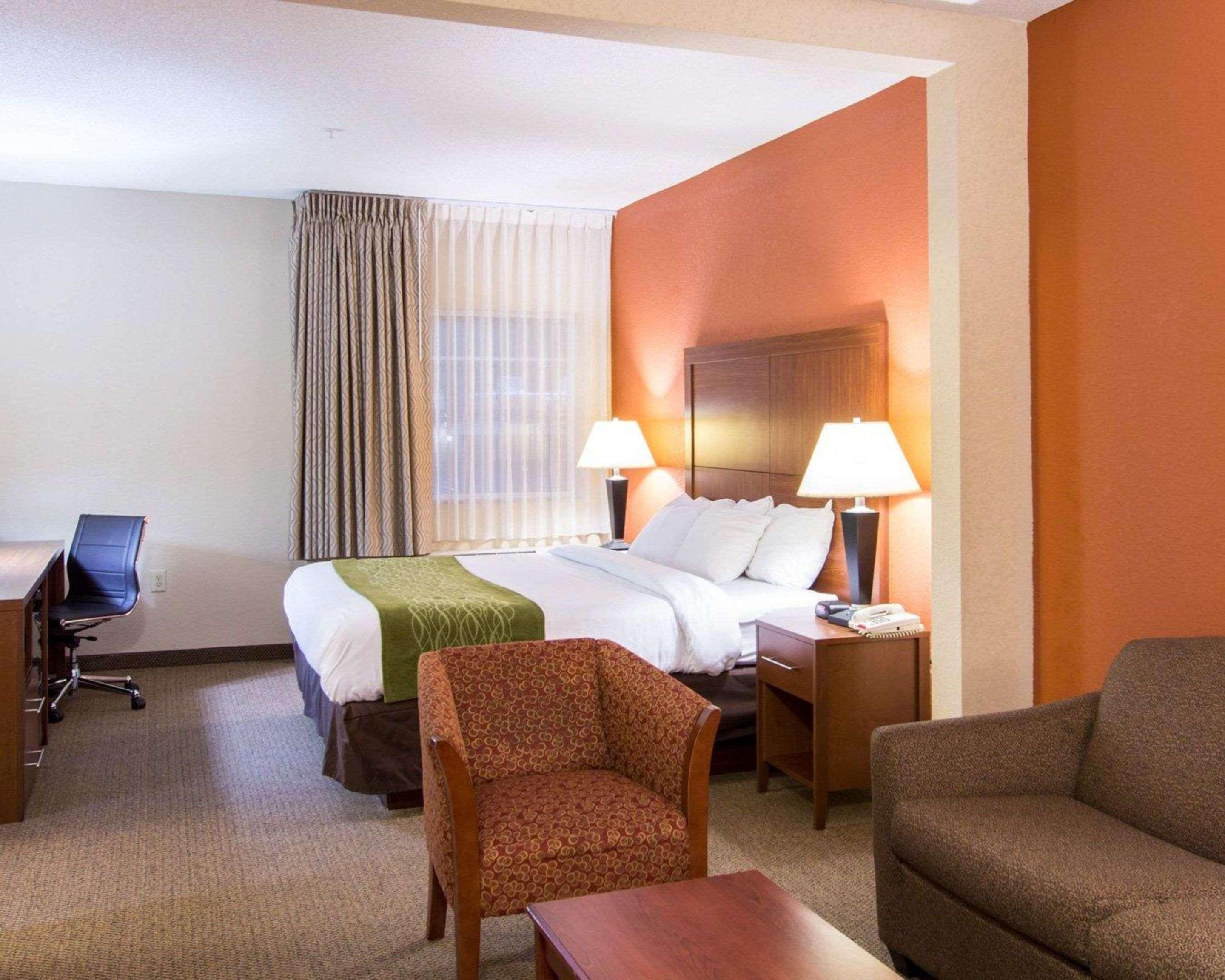 Comfort & Airport Convention Center Hotel 3*