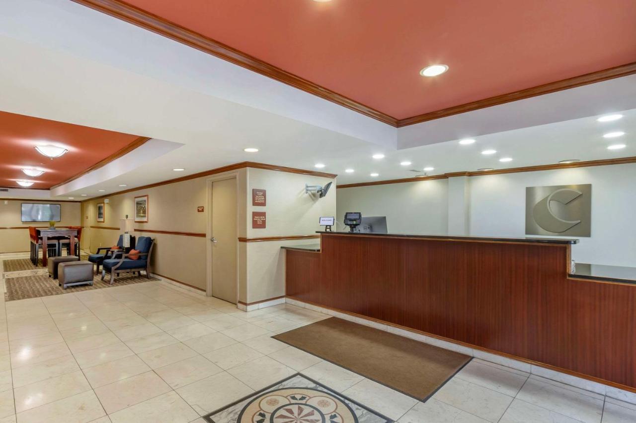 Comfort & Airport Convention Center 3*