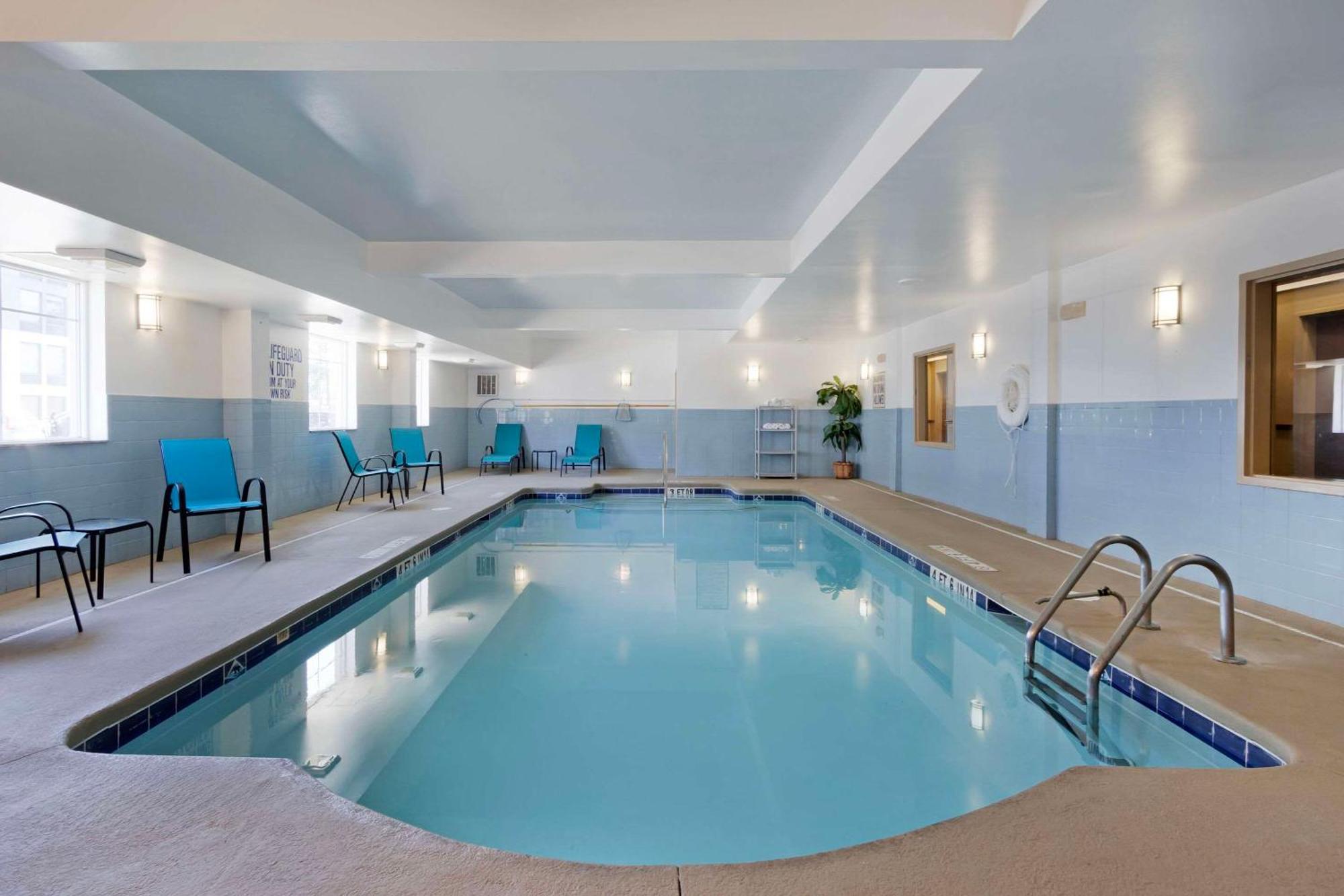 Hotel Comfort & Airport Convention Center