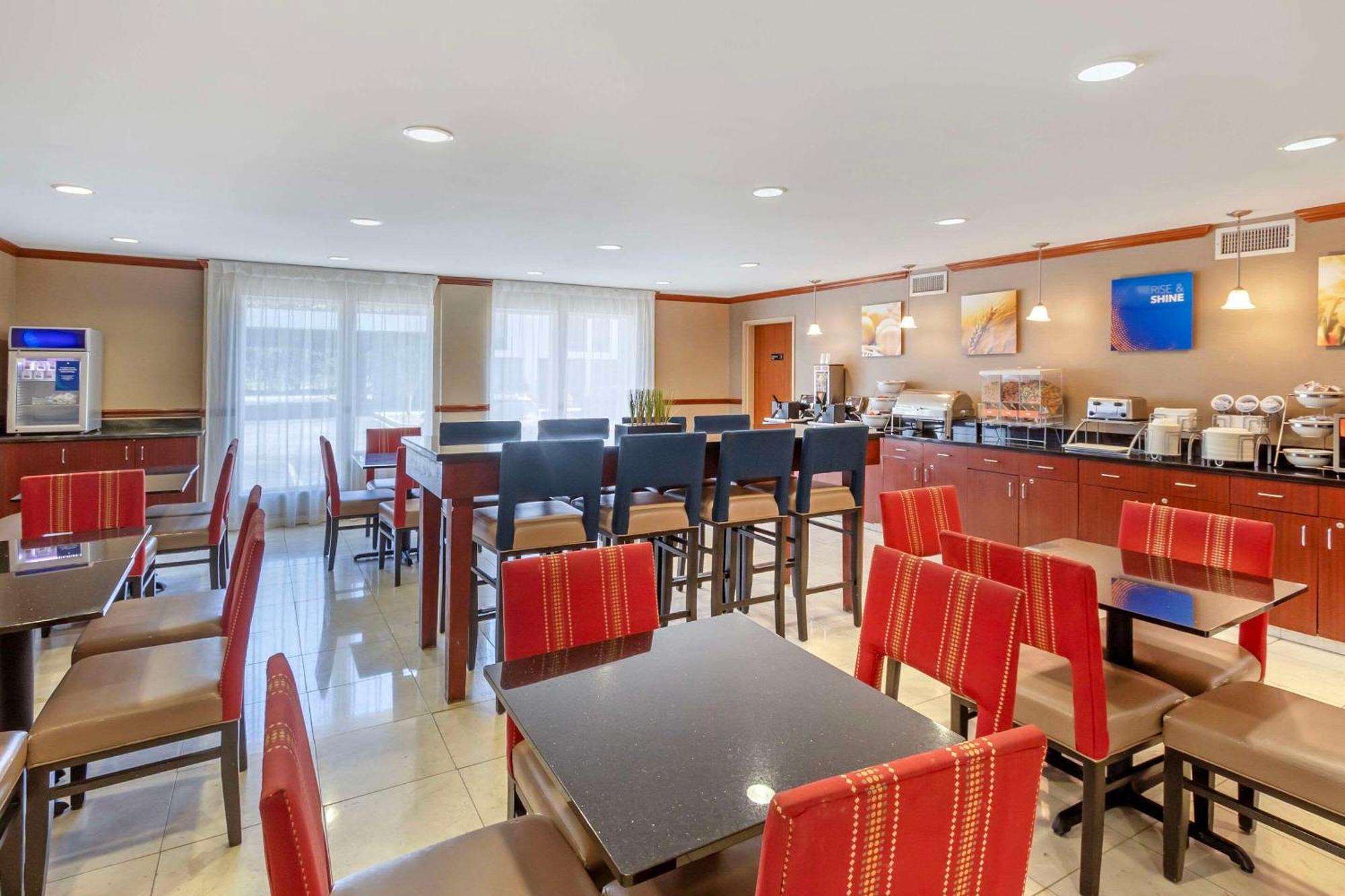 Comfort & Airport Convention Center