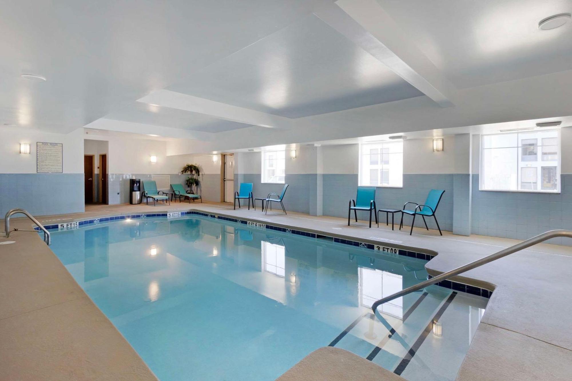 Comfort & Airport Convention Center Hotel 3*