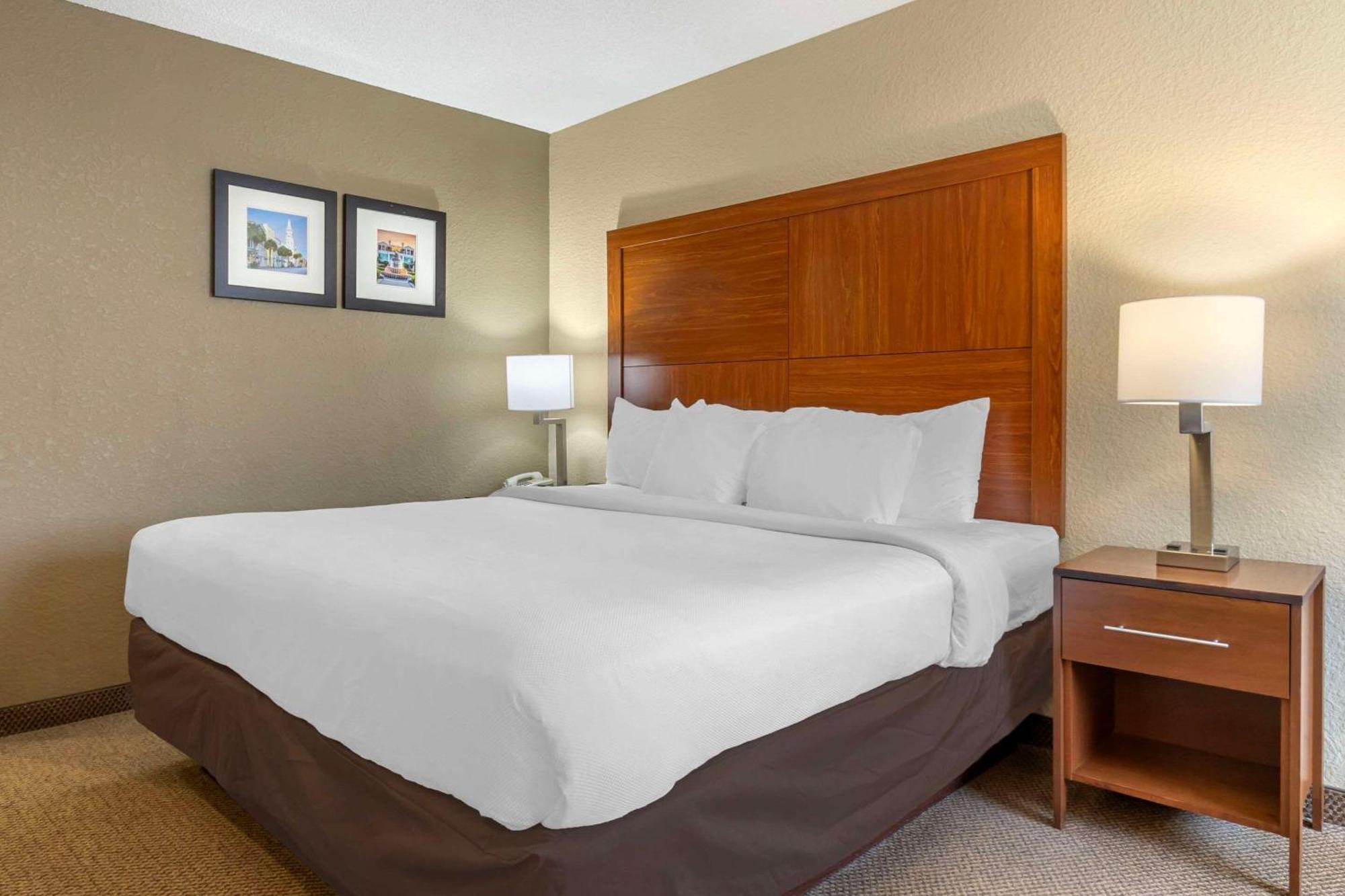 Comfort & Airport Convention Center