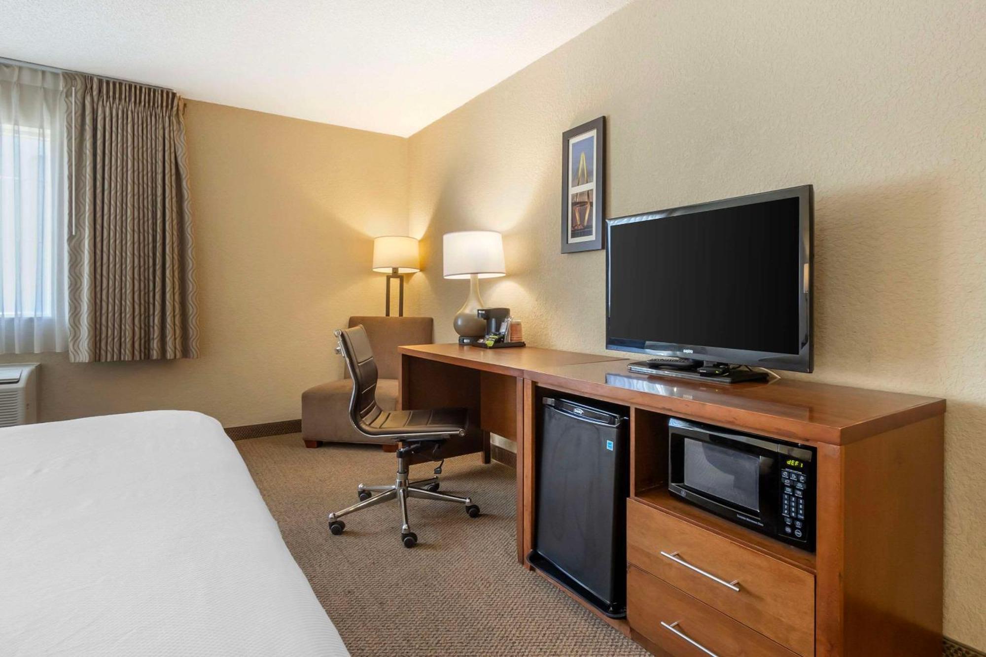 Hotel Comfort & Airport Convention Center North Charleston