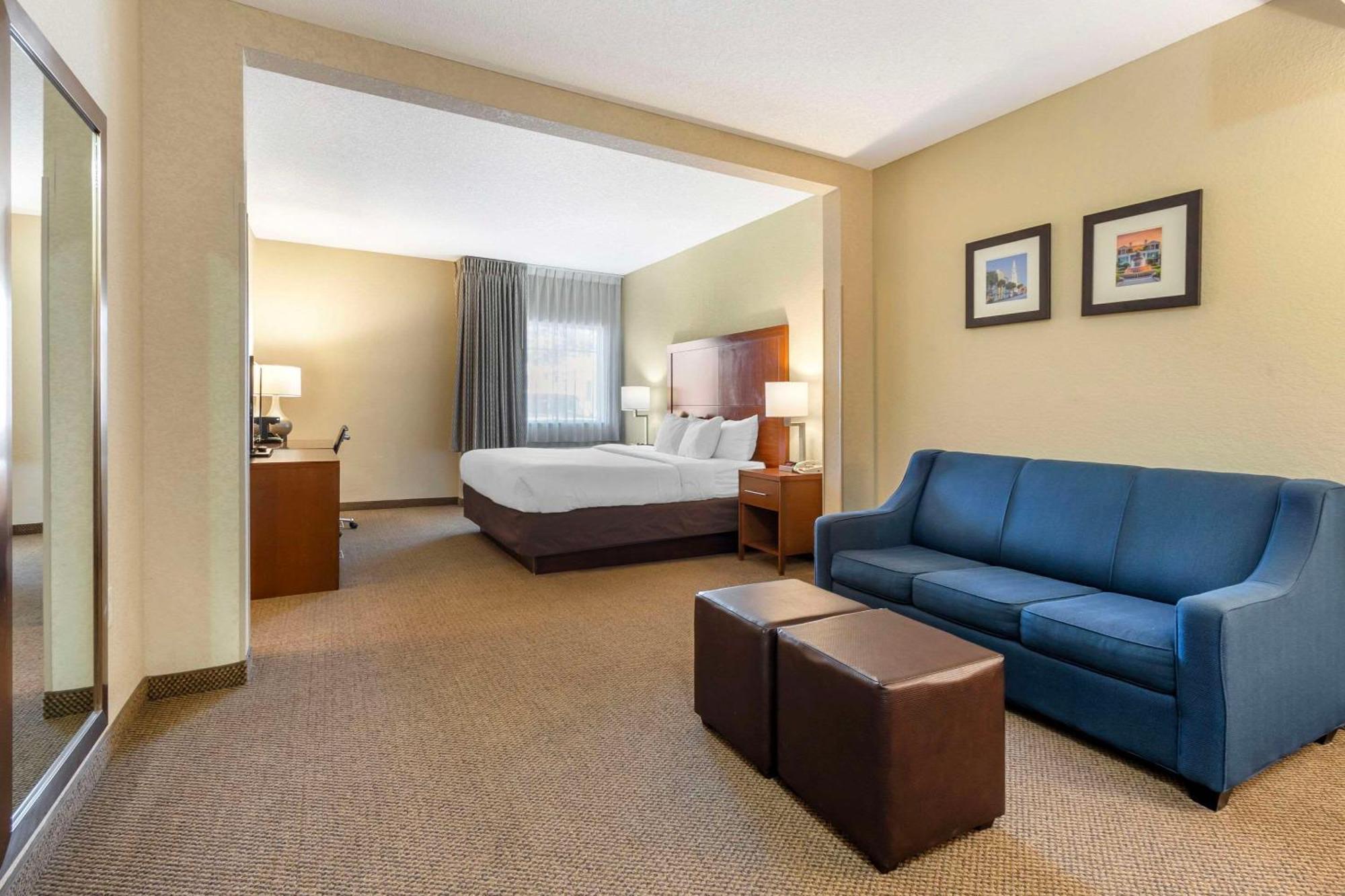 Hotel Comfort & Airport Convention Center 3*
