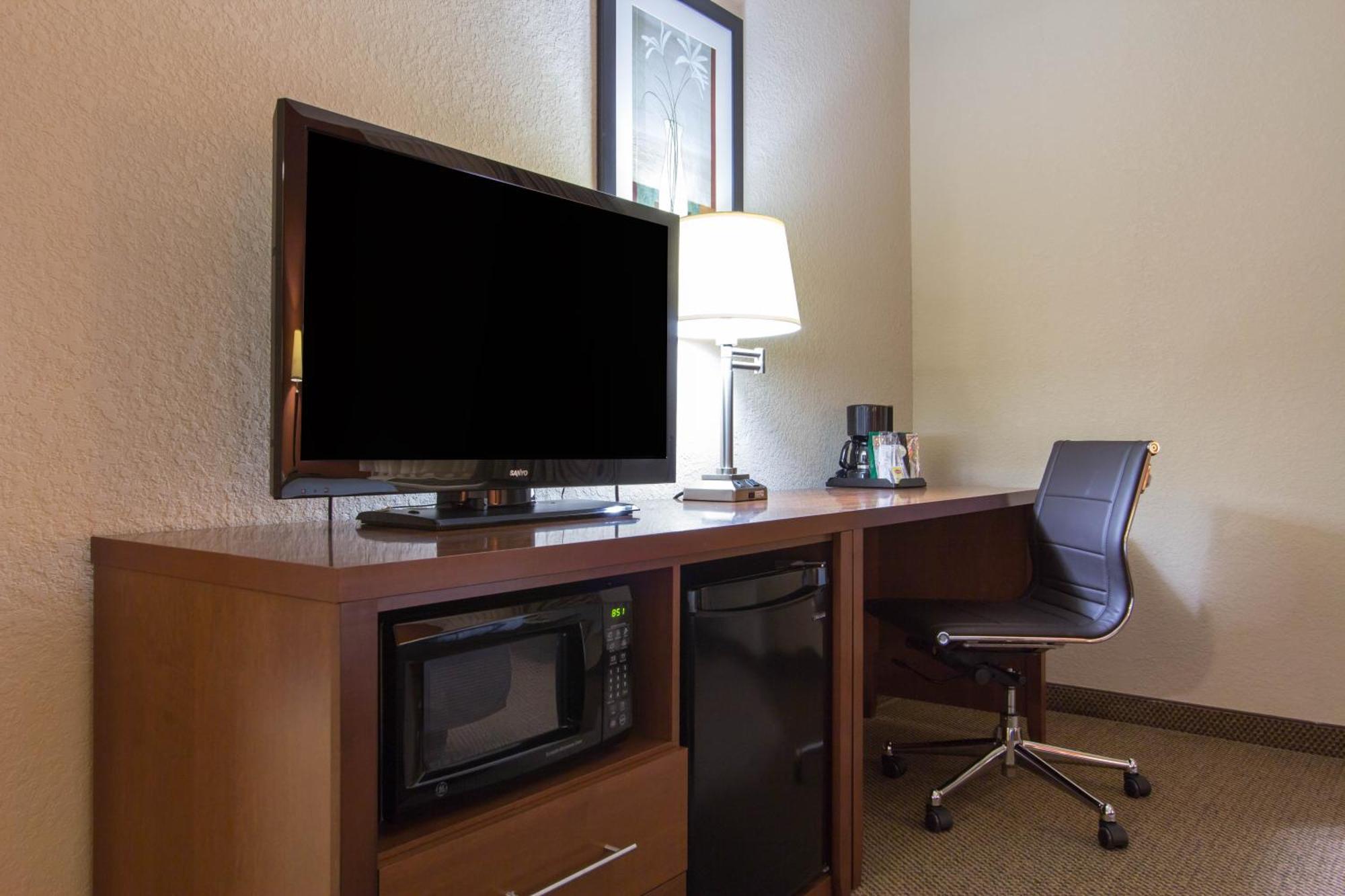 Comfort & Airport Convention Center 3*