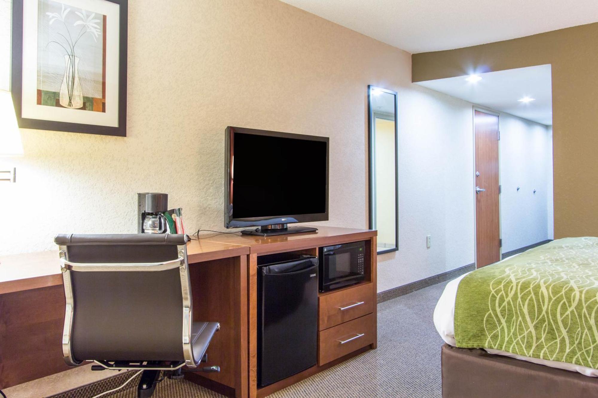 Comfort & Airport Convention Center Hotel 3*