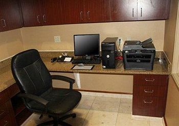 Hotel Comfort & Airport Convention Center 3*