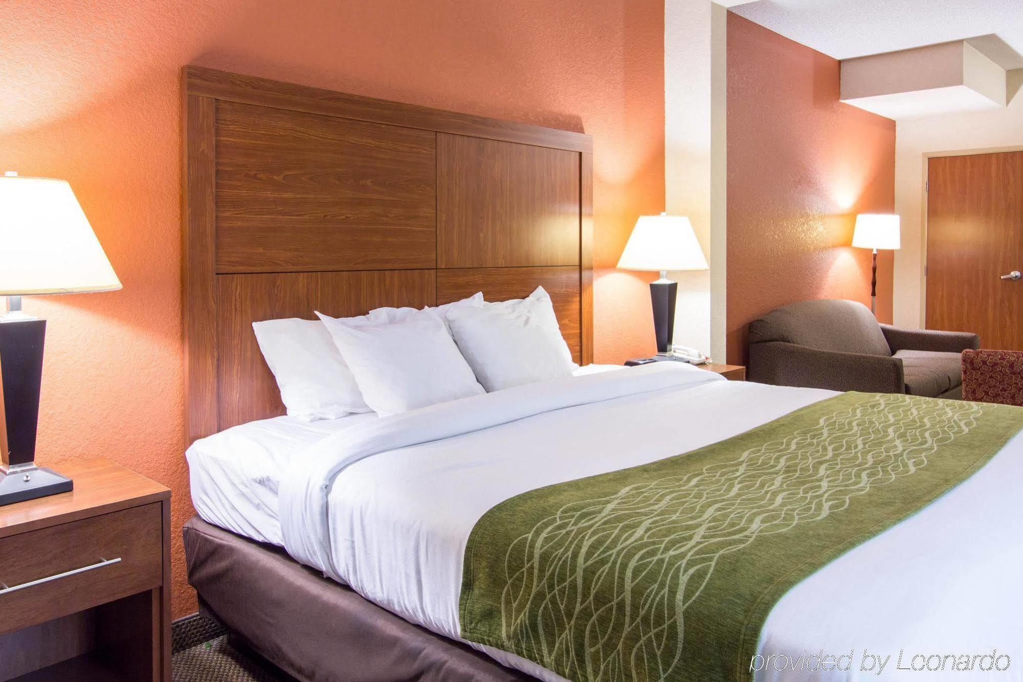 Hotel Comfort & Airport Convention Center 3*