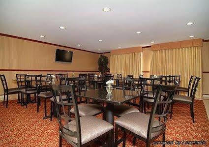 Comfort & Airport Convention Center Hotel 3*
