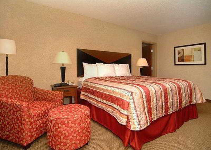 Comfort & Airport Convention Center Hotel 3*