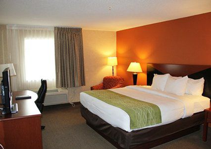 Hotel Comfort & Airport Convention Center