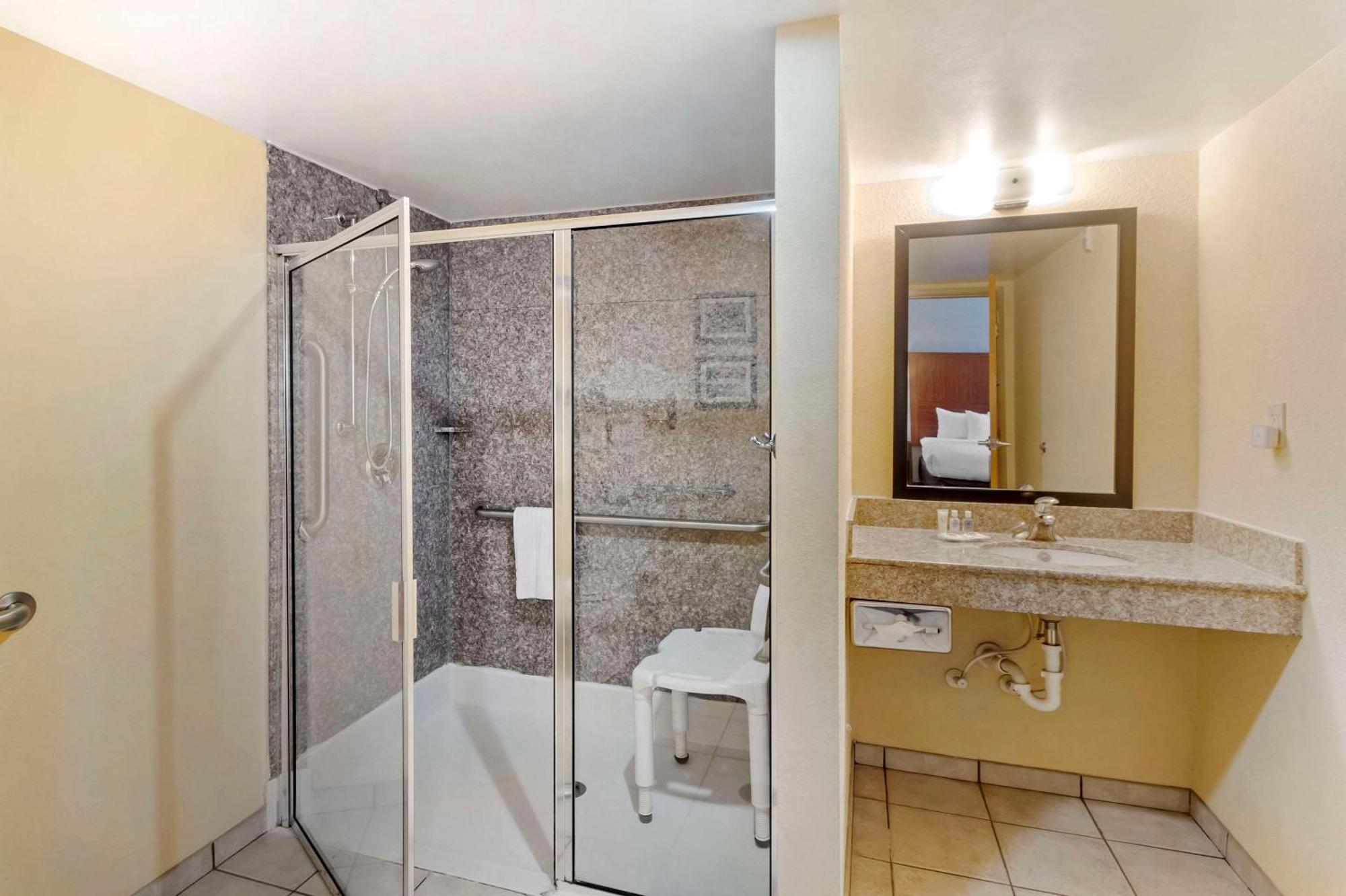 Hotel Comfort & Charleston Airport Convention Center