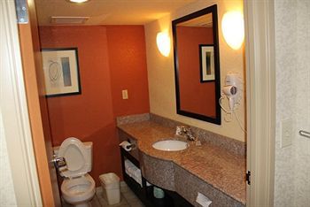 Hotel Comfort & Charleston Airport Convention Center 3*